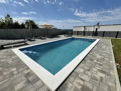 PoolOfHouse