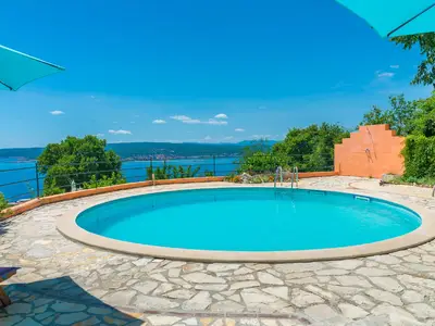 PoolOfHouse