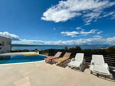 PoolOfHouse