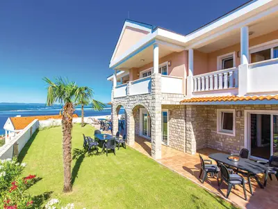 Ferienhaus für 19 Personen (282 m²) in Crikvenica 1/10