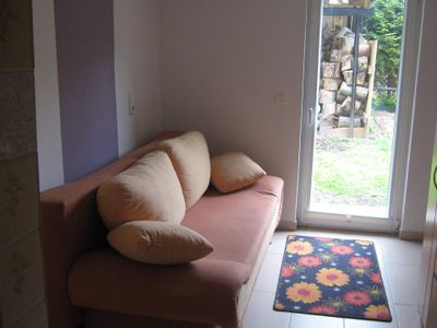 Klappsofa im Durchgangszimmer