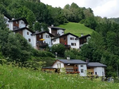 Ferienhaus Casa Lumina - Haus mit gelben Sonnenschirm