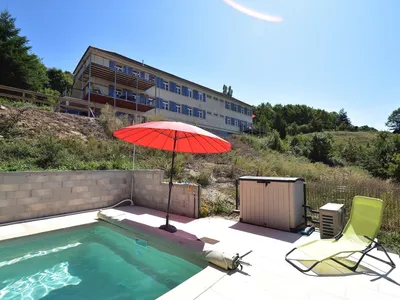 PoolOfHouse
