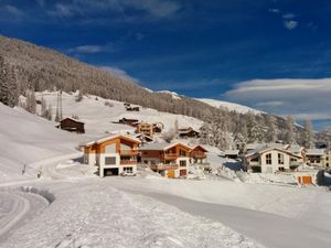 Das Chalet-Davos liegt in einer kleinen Gruppe von Chalets am Ortsrand von Davos-Glaris.