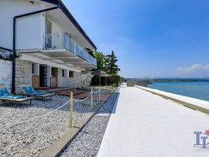 23544763-Ferienhaus-6-Desenzano Del Garda-300x225-2