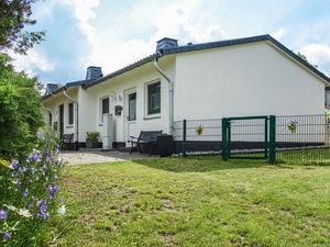 23732381-Ferienhaus-3-Diemelsee-300x225-1