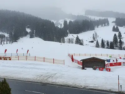 Blick auf Schischule Dienten