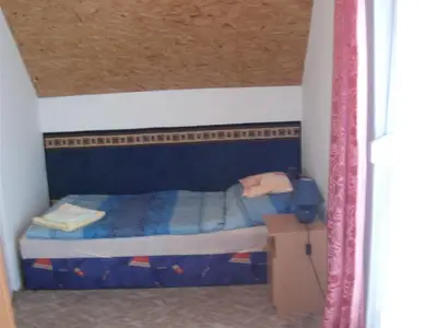 das eine Einzelbett