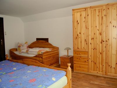 1. Schlafzimmer  mit 3 Betten