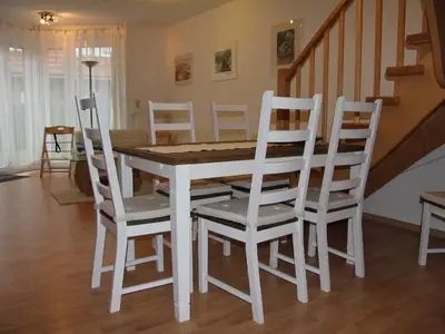 Dornumergrode, Ferienhaus, Esstisch, Wohnzimmer