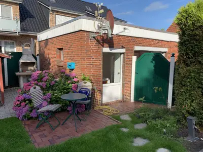 Bungalow vom Garten aus