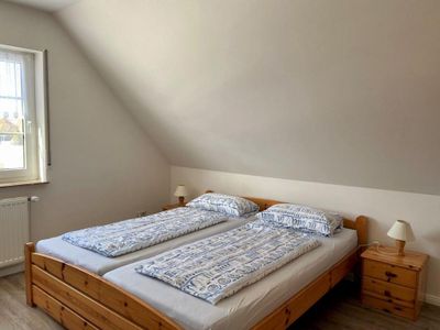 Schlafzimmer mit Doppelbett