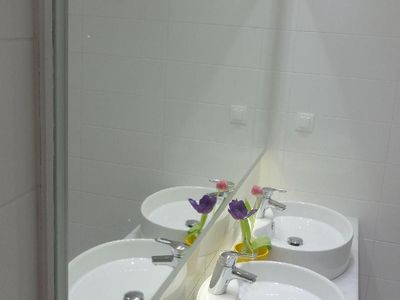 Badezimmer * Marmorwaschtisch mit zwei Aufsatzwaschbecken