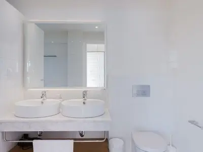 Badezimmer 1 mit begehbarer Dusche