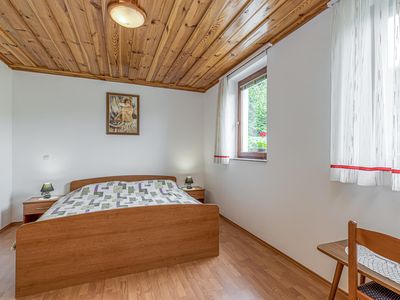 Schlafzimmer mit Doppelbett