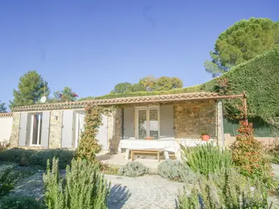 Außenseite Ferienhaus [Sommer]