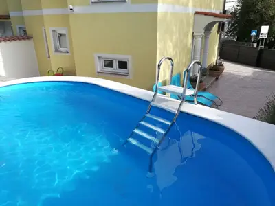 PoolOfHouse