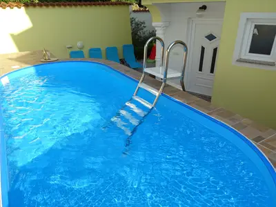 PoolOfHouse