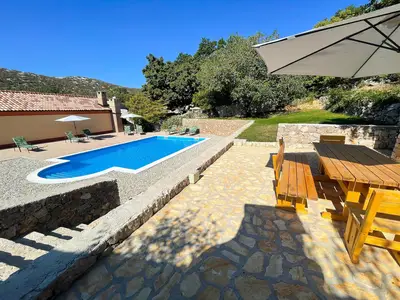 PoolOfHouse