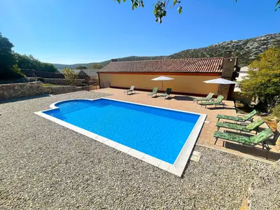 PoolOfHouse