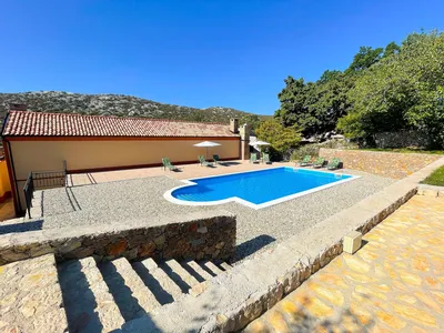 PoolOfHouse