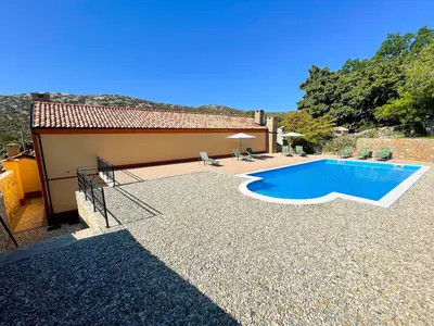 PoolOfHouse