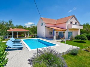 Ferienhaus für 8 Personen (188 m&sup2;) in Dugopolje