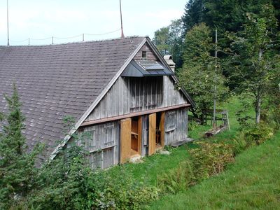 Ruchweid-Nestenberg. Zwei Schlafzimmer haben eigene Eingänge direkt auf den Sitzplatz.