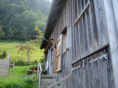 Die Zufahrt mit dem Auto ist bis hier, unten an der Hütte möglich (ohne Bewilligung).