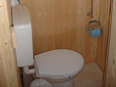 Eine der zwei einfachen Toiletten (die Ruchweid ist an der Kanalisation angeschlossen).