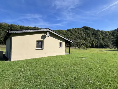 Hausansicht von hinten seitlich