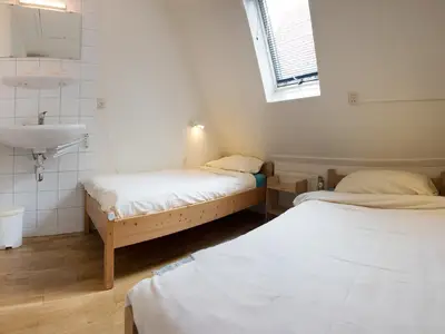 Sitz- und Eßzimmer.
