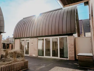 Außenseite Ferienhaus [Sommer]