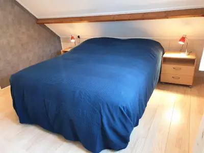 Schlafbereich. Schlafzimmer 1, 3 Einzelbetten und 1 (Baby)Kinderbett