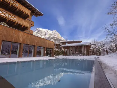 PoolOfHouse