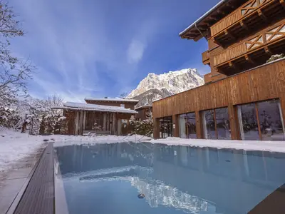 PoolOfHouse