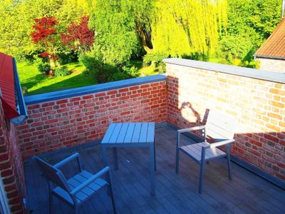 Erholsame Terrasse mit Blick auf den Park