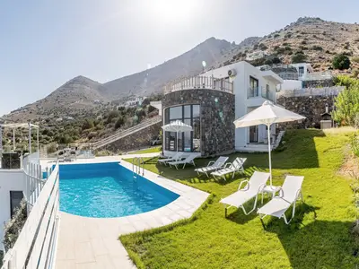 PoolOfHouse