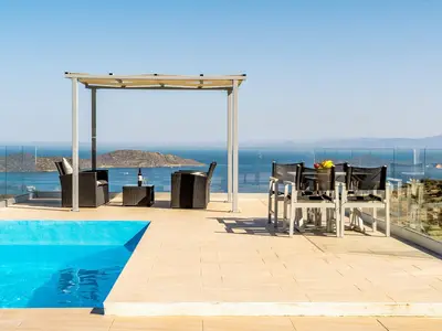 PoolOfHouse