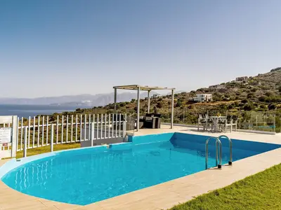 PoolOfHouse