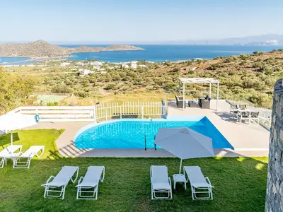 PoolOfHouse