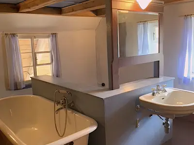 INSIDE, BATHROOM