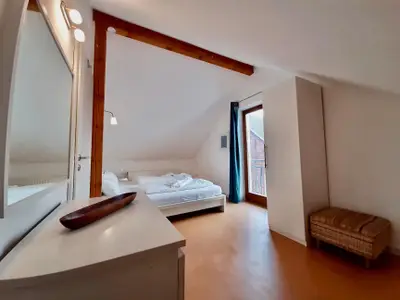 Ostschlafzimmer mit Doppelbett