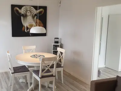 Modern eingerichteter Essbereich