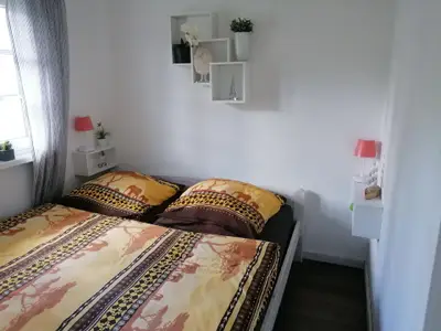Schlafzimmer mit Doppelbett