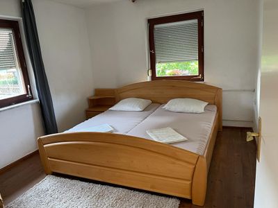 Schlafzimmer mit Doppelbett