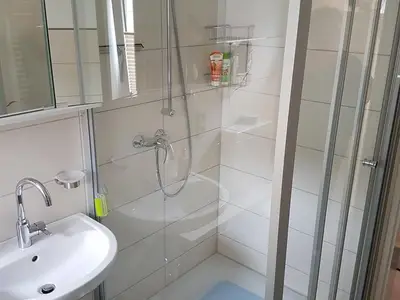 Bad mit Dusche/WC