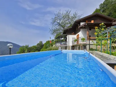 Das Grundstück und der kleine Pool