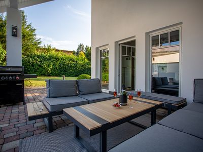 hintere Terrasse, Loungebereich mit Grill