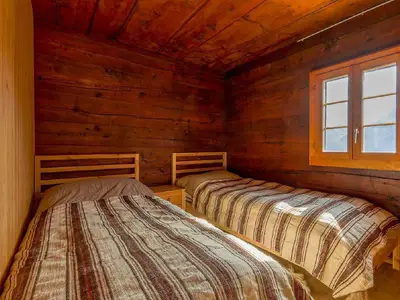 Schlafzimmer mit 2 Betten 90*200
